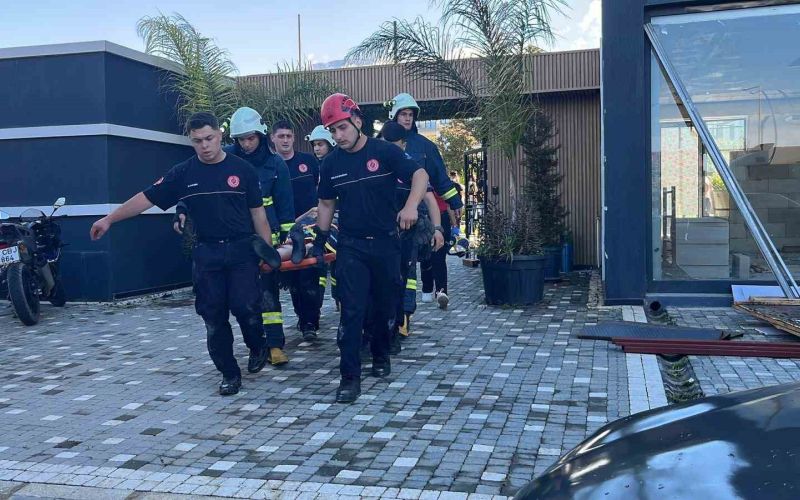 Alanya’da evin asma tavanı çöktü: 2 yaralı
