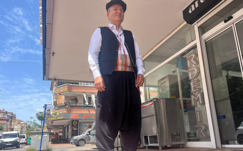 30 metrekarelik atölyede 36 yıldır Alanya şalvarını dünyaya tanıtıyor
