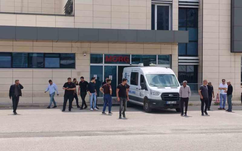 Selektör yapma nedeniyle çıkan tartışmada öldürülen 3 kişinin cenazeleri teslim alındı
