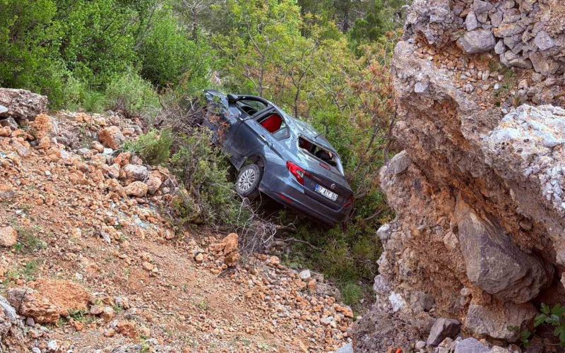 Otomobil şarampole yuvarlandı:3’ü çocuk 5 kişi yaralandı
