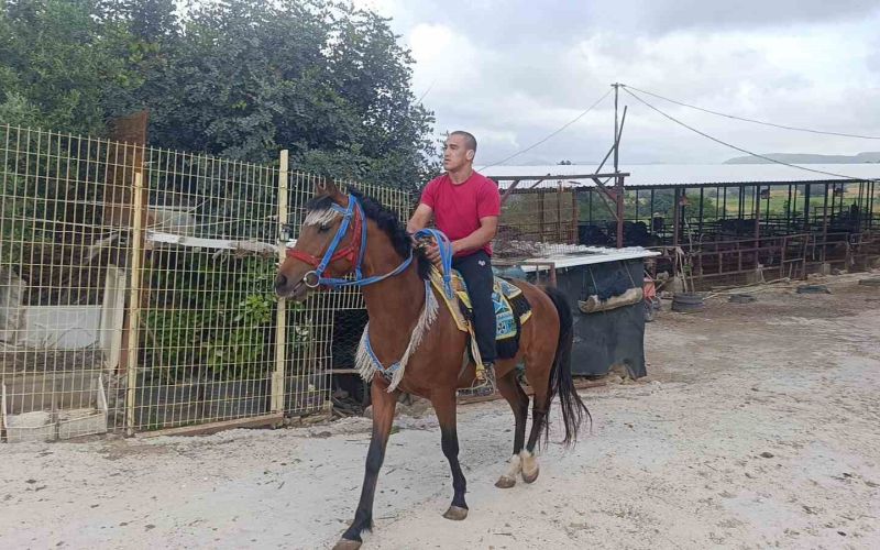 Evden işe giderken yürüdüğü 12 kilometrelik yolla atletizme merak sardı
