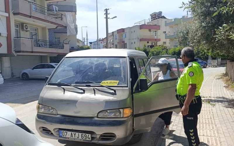 Aracın camına ’Basın’ yazdı, evrakta sahtecilikten işlem yapıldı
