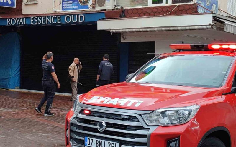 Alanya’da iş yerinden çıkan dumanlar itfaiyeyi alarma geçirdi
