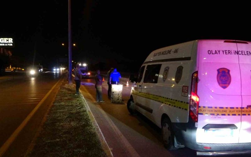 Virajı alamayan motosiklet refüje çarptı: 18 yaşındaki genç hayatını kaybetti
