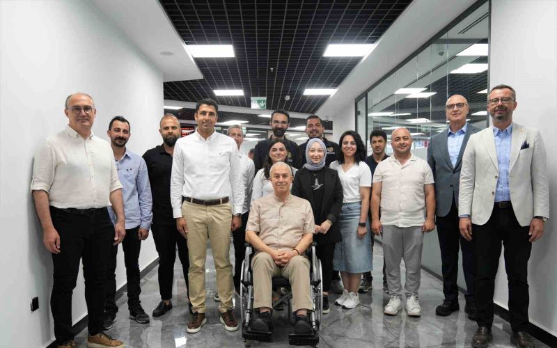 Başkan Özçelik personelle bayramlaştı
