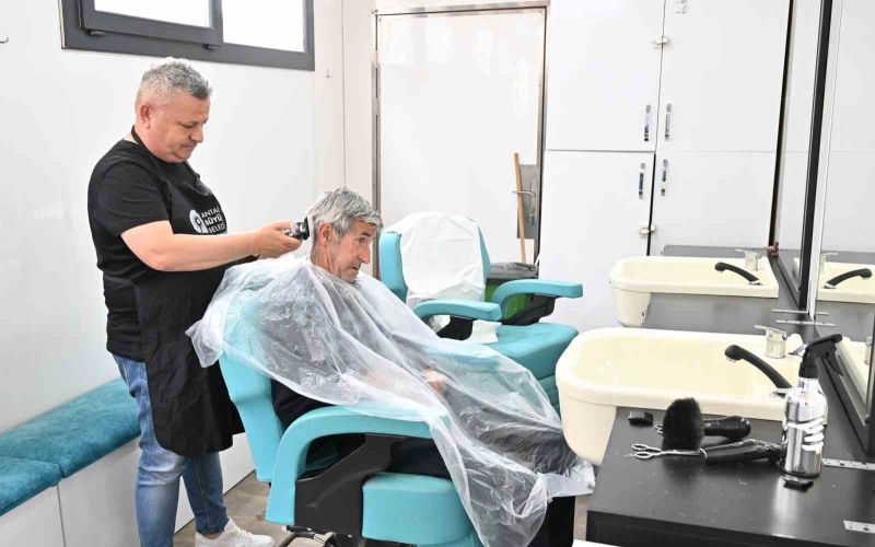 ’Mobil Kuaför’den huzurevi sakinlerine bayram tıraşı
