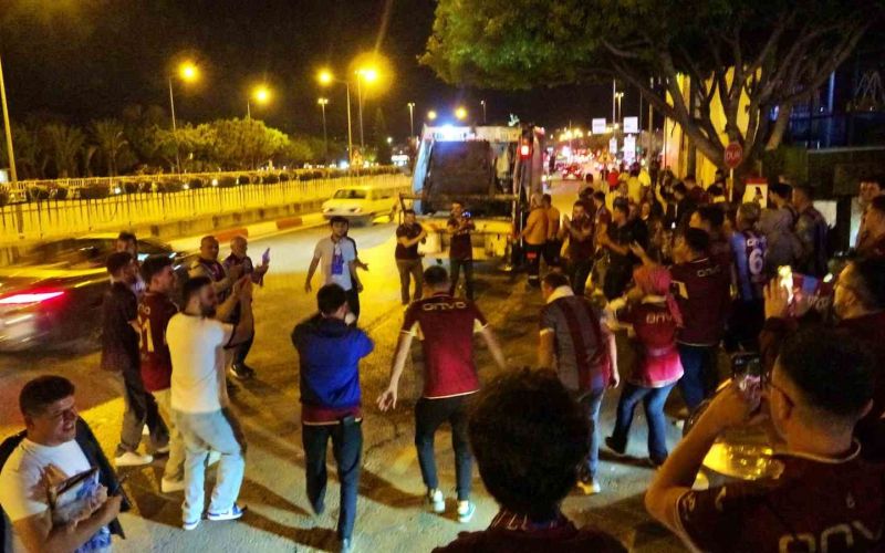 Antalya’da bordo-mavili taraftarlardan kupa coşkusu
