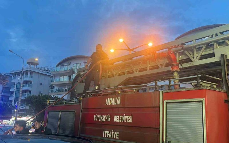 Alanya’da otel mutfağında çıkan yangın korkuttu
