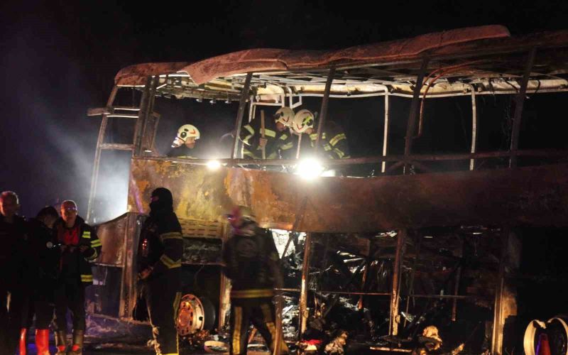 Bir mezarda iki acı: Baba ve 9 aylık oğlu aynı mezarda yan yana toprağa verildi
