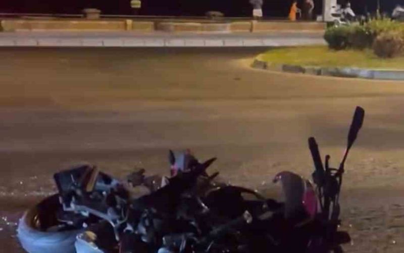 Minibüs ile çarpışan motosikletin Rus sürücüsü hayatını kaybetti

