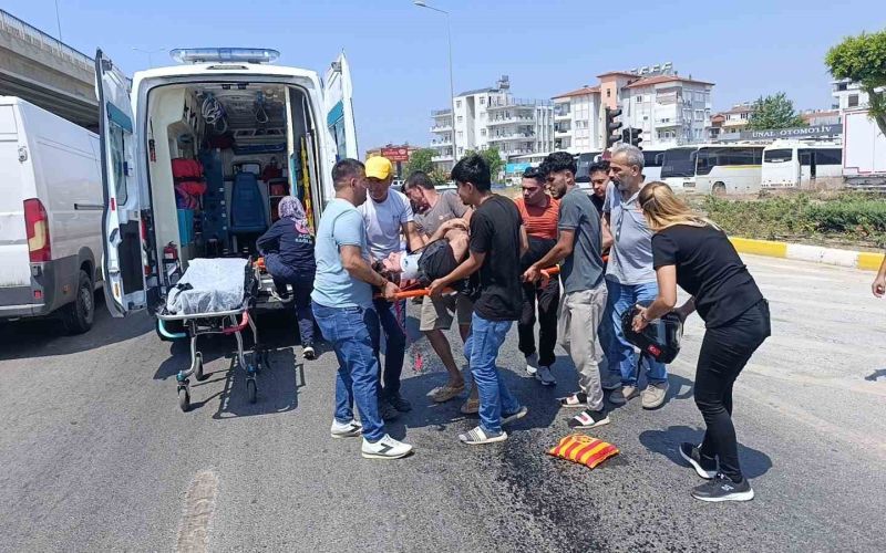 Yağ dökülen yolda kayarak 50 metre sürüklenen motosikletli yaralandı
