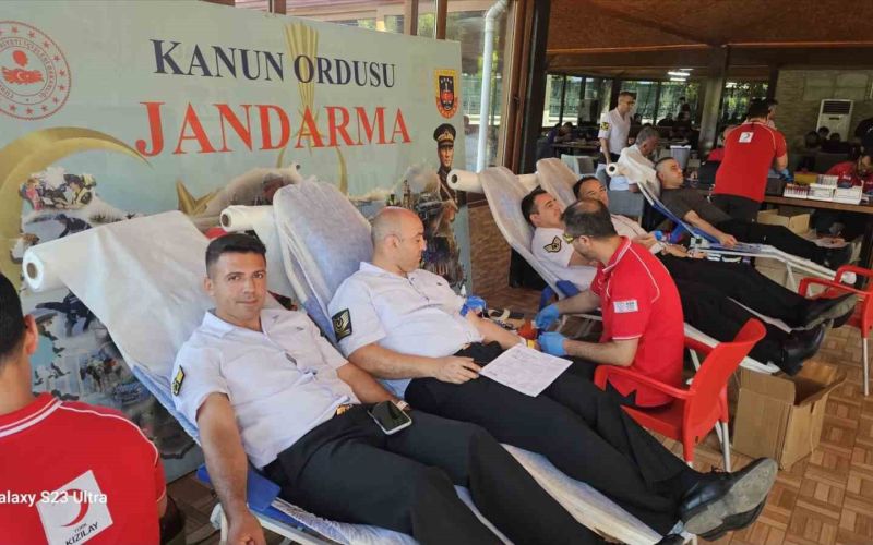 Antalya İl Jandarma Komutanlığı’ndan kan bağışına destek
