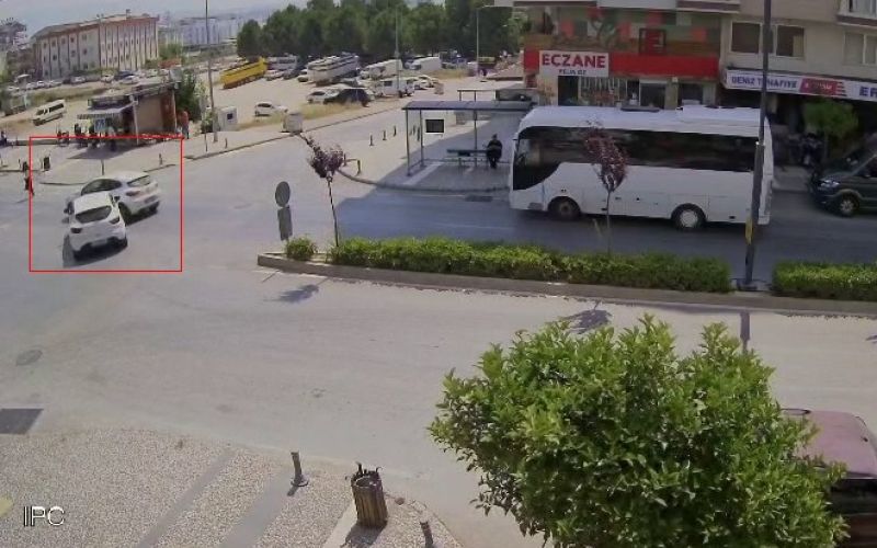 Antalya’da göz göre göre gelen kaza kamerada
