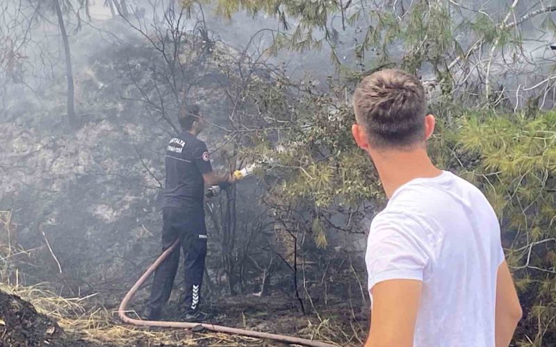 Antalya’da ormanlık alandaki yangın büyümeden söndürüldü
