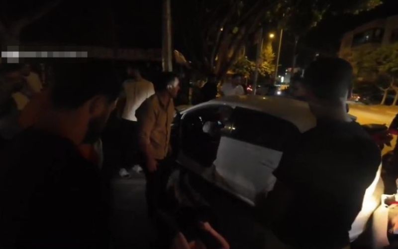 Antalya’da otomobiller kavşakta çarpıştı: 2 yaralı
