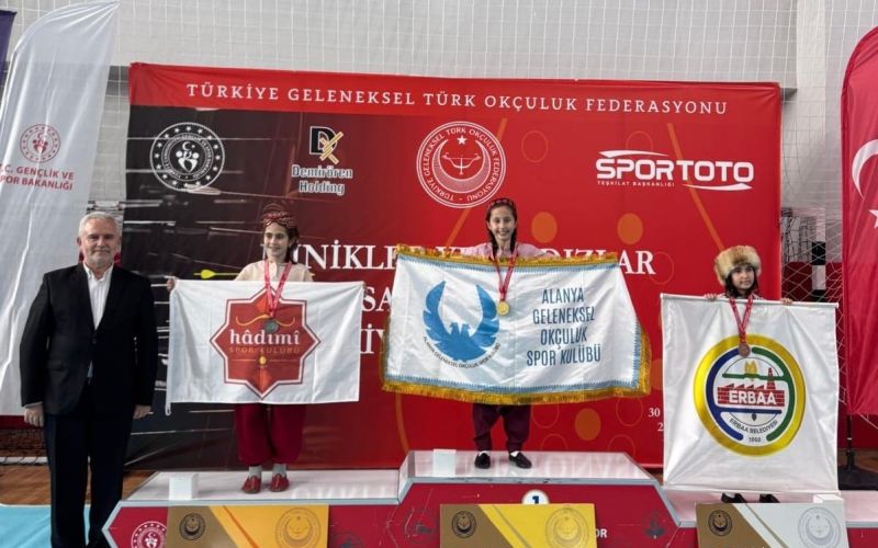 Alanyalı minik okçular Türkiye Şampiyonası’ndan madalyalarla döndü
