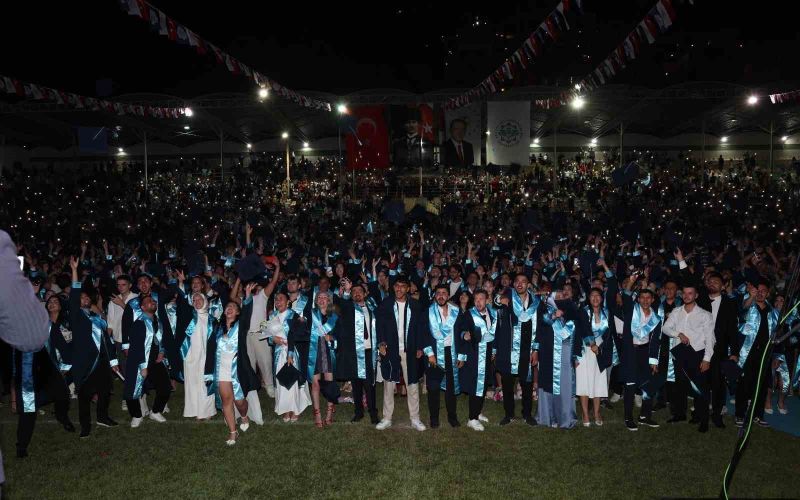 ALKÜ mezuniyet töreni coşkuyla yapıldı
