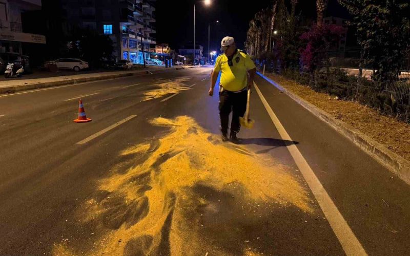 Trafik polisinden örnek davranış
