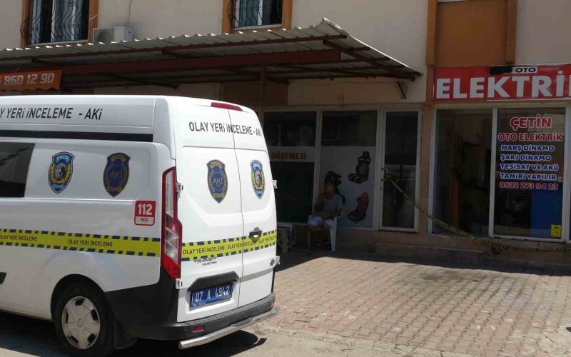 Oto elektrik ustası iş yerinde ölü bulundu

