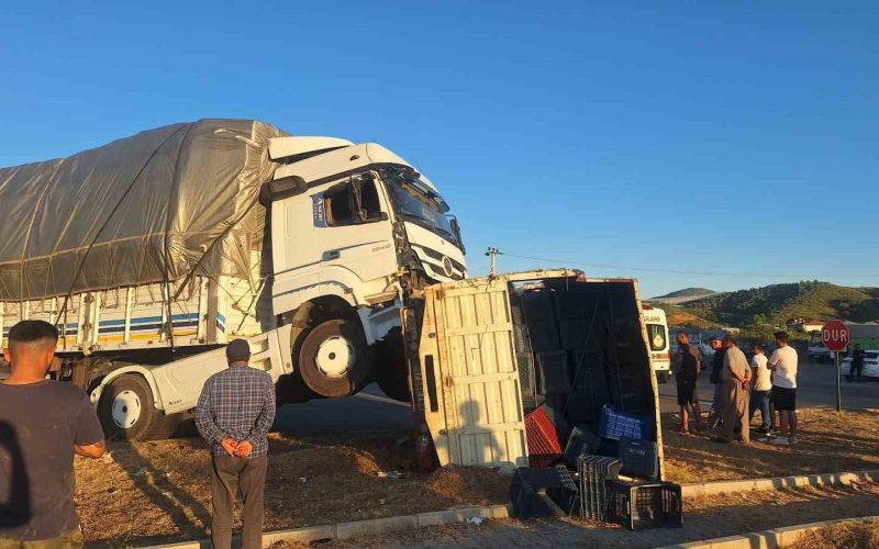 Manavgat’ta tır ile kamyonetin çarpıştığı kazada 1 kişi yaralandı
