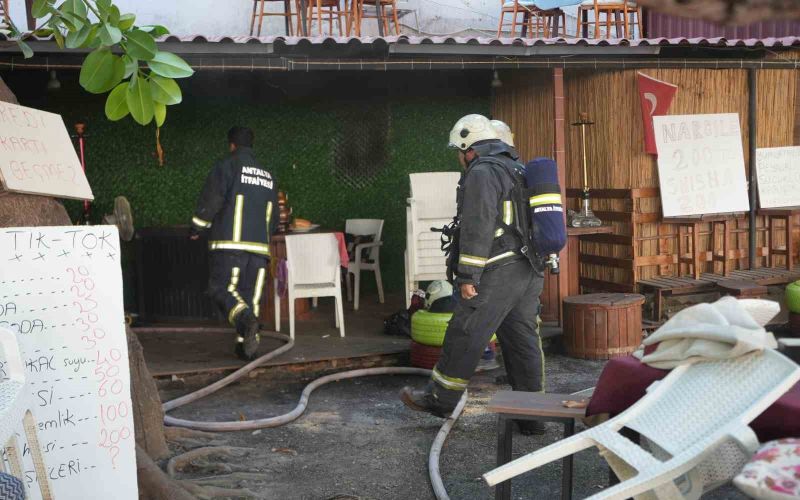 Zabıtanın yer işgali uyarısına kızdı, dükkanını ateşe verdi
