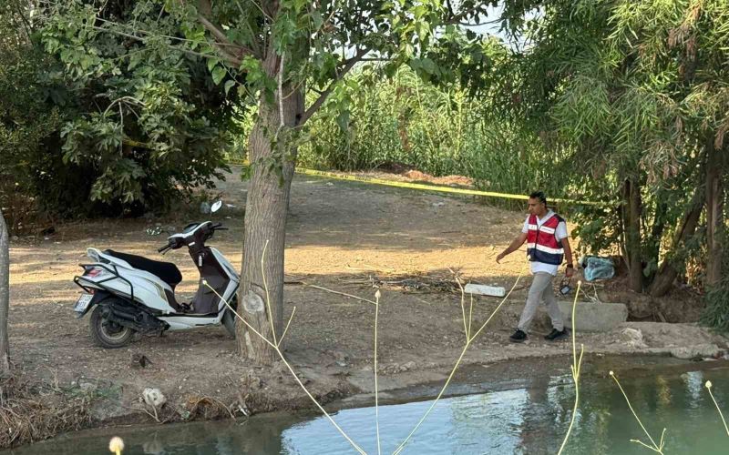 Haber alınamayan adamın sulama kanalı yanında bulunan motosiklet ve cep telefonu ekipleri harekete geçirdi
