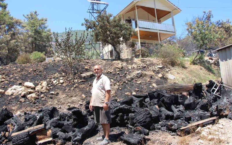 Emekli itfaiyeci, yılların tecrübesiyle evini alevlere teslim etmedi
