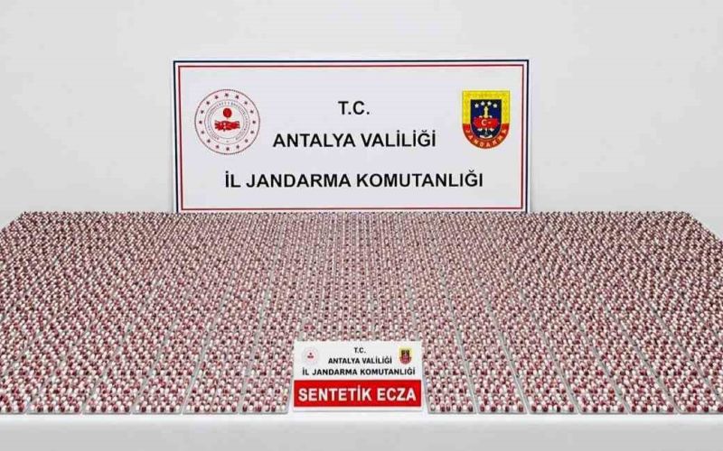Antalya’da depoda 5 bin 865 adet uyuşturucu hap ele geçirildi
