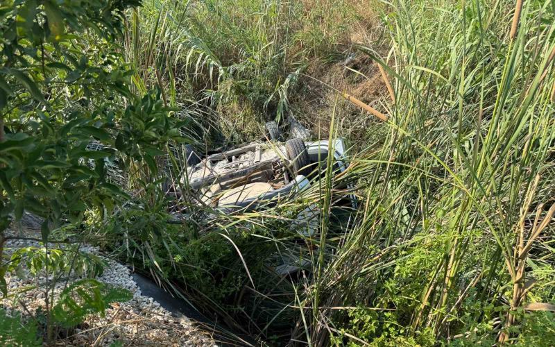 Kontrolden çıkan otomobil dereye uçtu, sürücü yaralandı: Kaza anı kamerada
