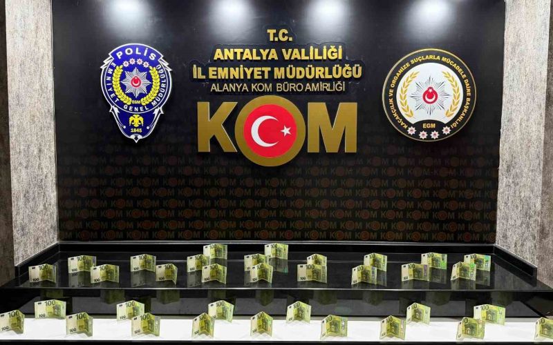 Antalya’da 22 adet kaçak tarihi eser yakalandı
