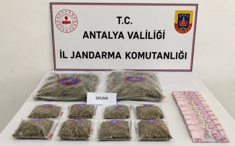 Antalya’da 5 kilogram skunk esrar maddesi ele geçirildi
