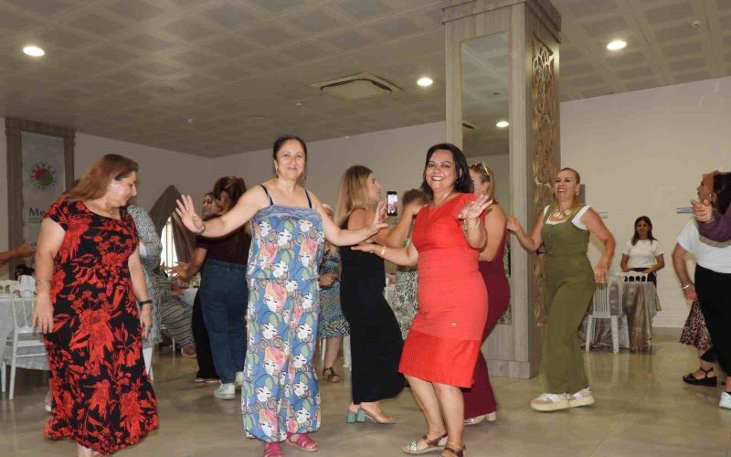 Kepez’de kadınlara moral dolu matine
