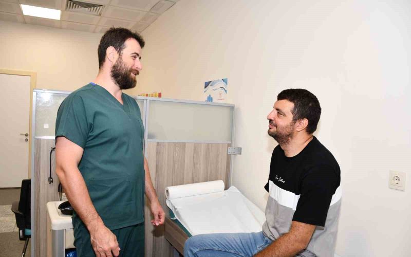 Yemek borusundaki 13 santimetrelik dev kitle kapalı cerrahi yöntemle çıkarıldı

