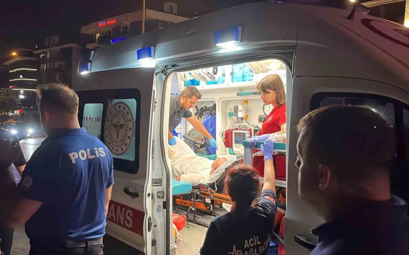 Alanya’da çatıya çıkan adamı polis ikna etti
