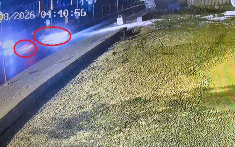 Antalya’da iki otomobil çarpıştı: 2 ölü, 3 yaralı
