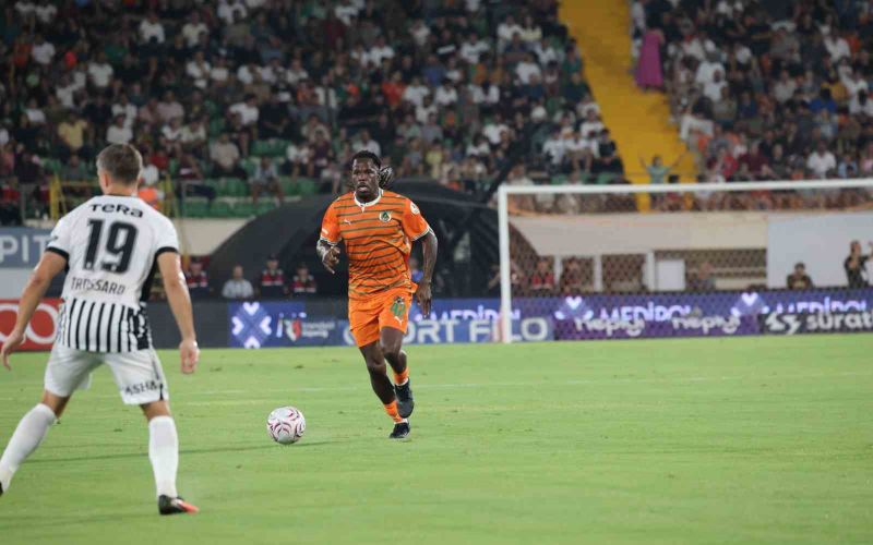 Trendyol Süper Lig: Corendon Alanyaspor: 0 - Beşiktaş: 0 (İlk yarı)
