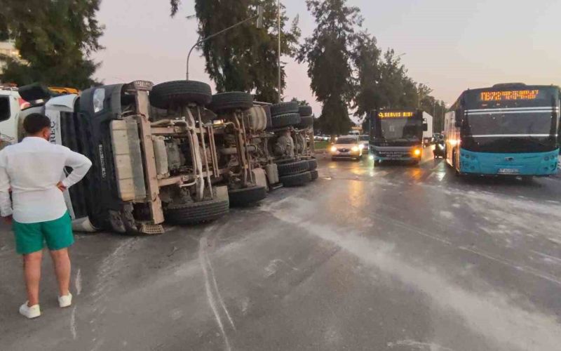 Antalya’da beton mikseri devrildi: 1 yaralı
