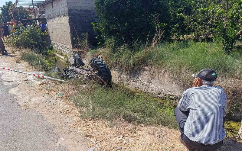 Antalya’da su kanalına düşen traktörün sürücüsü hayatını kaybetti
