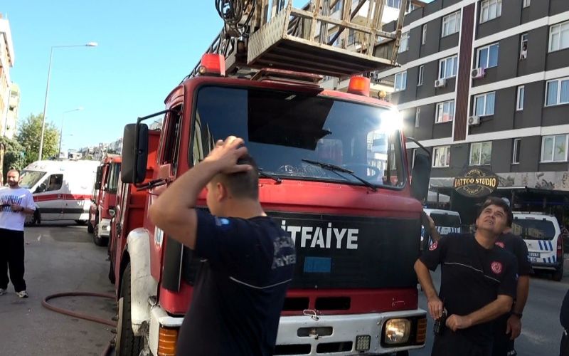 Antalya’da evin mutfağında çıkan yangında evde bulunan 3 kişi dumandan etkilendi
