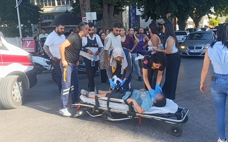 Antalya’da motosiklet ile otomobil çarpıştı: 2 yaralı
