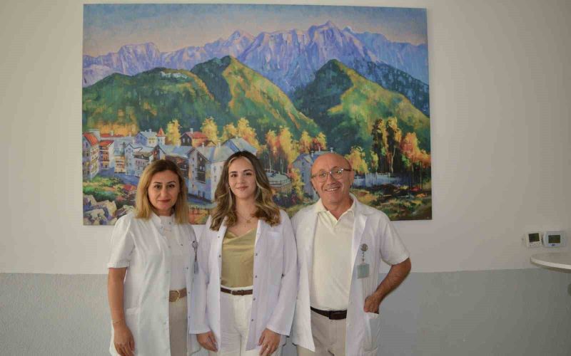 Anne ve babasının görev yaptığı hastanede doktor oldu
