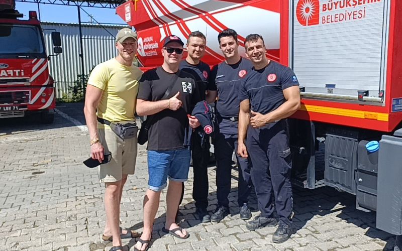 Alman itfaiyeci, Türk meslektaşlarının yanına uğramadan ülkesine dönmüyor
