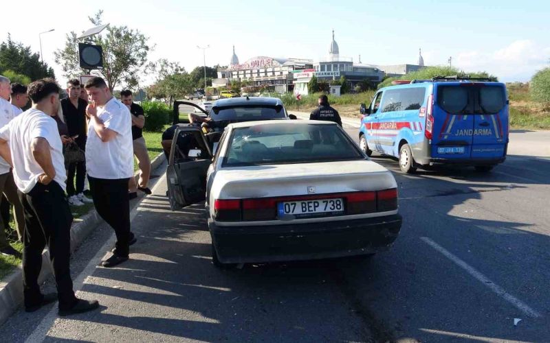 Antalya’da otomobiller çarpıştı: 1 yaralı
