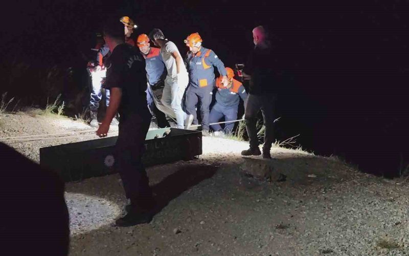 Kayıp olarak aranan çiftin otomobili uçurumda bulundu: 1 ölü, 1 yaralı

