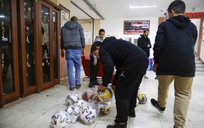Antalya Büyükşehir’den okullara spor malzemesi desteği
