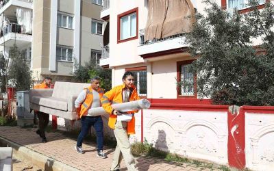 Antalya Büyükşehir’den selzedelere eşya yardımı
