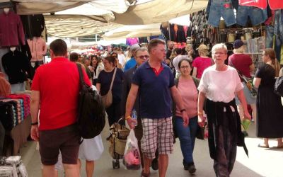 Perşembe pazarına turist yağdı, esnafın yüzü güldü
