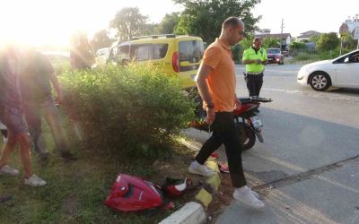 Ticari taksi ile motosiklet çarpıştı: 1 yaralı
