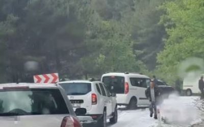 Antalya’da şiddetli dolu yağışı yayla yolunu beyaza bürüdü
