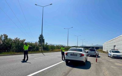 Gazipaşa’da kurallara uymayan 4 araç trafikten men edildi
